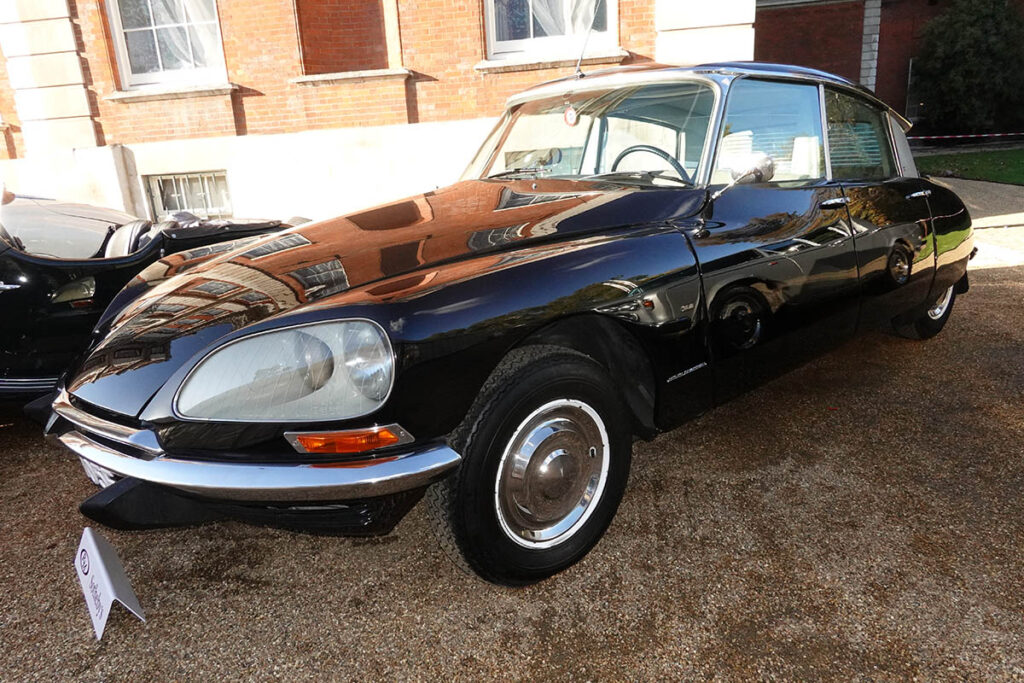 Is there anything as beautiful as this 1967 Citroën DS 19 Pallas?