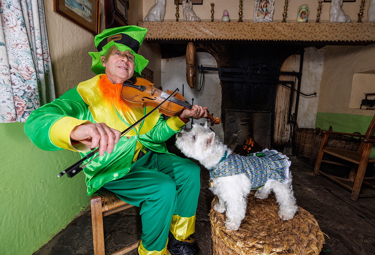 Daisy is serenaded by Michael Grogan at Bunratty.